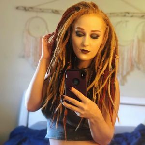 Meet your Posher, Elizabeth